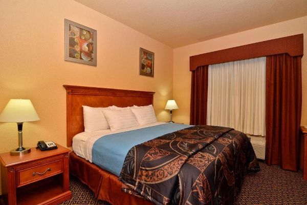 HiWay Inn Express of Broken Bow